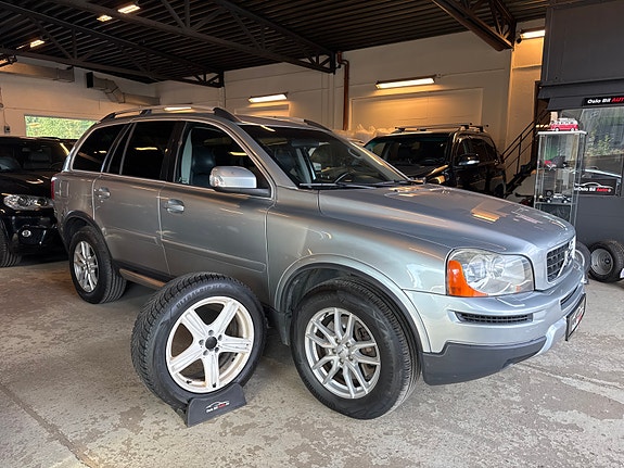 Volvo XC90 2 of 16