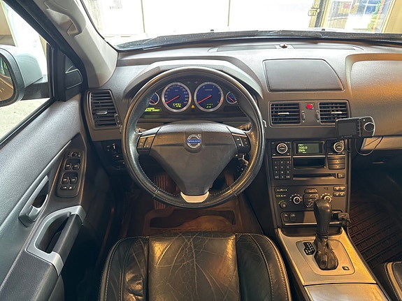 Volvo XC90 11 of 16