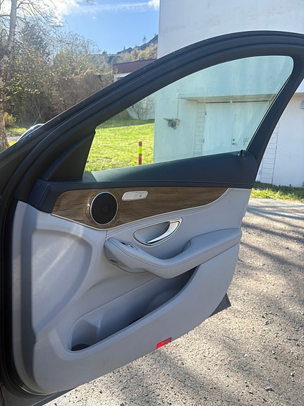 Mercedes-Benz C220 8 of 28