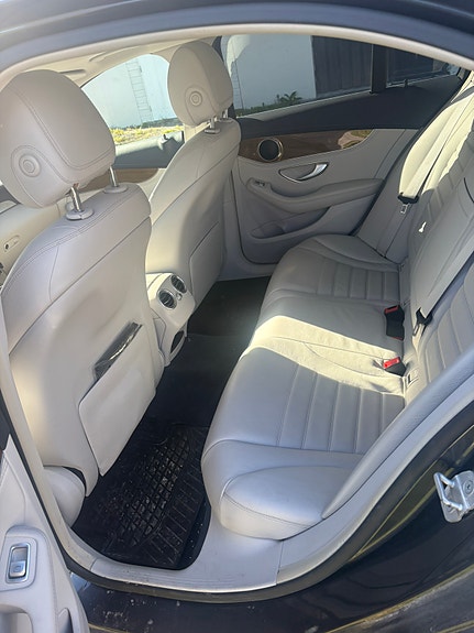 Mercedes-Benz C220 10 of 28