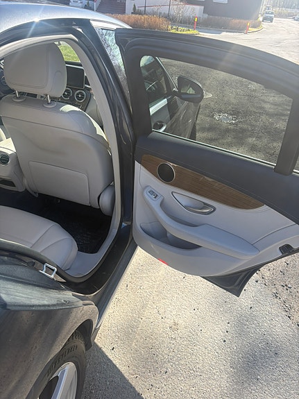 Mercedes-Benz C220 9 of 28