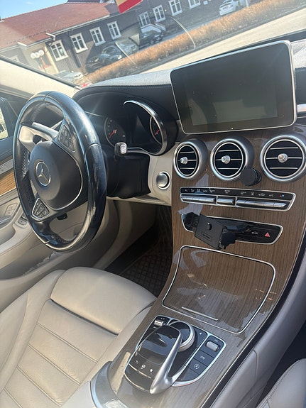 Mercedes-Benz C220 7 of 28