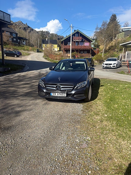 Mercedes-Benz C220 2 of 28