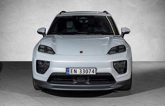 Porsche Macan 3 of 5