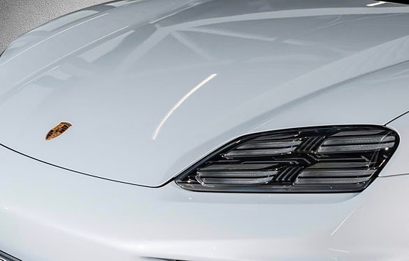 Porsche Macan 2 of 5