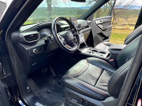 Ford Explorer 15 of 30
