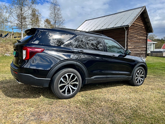 Ford Explorer 10 of 30
