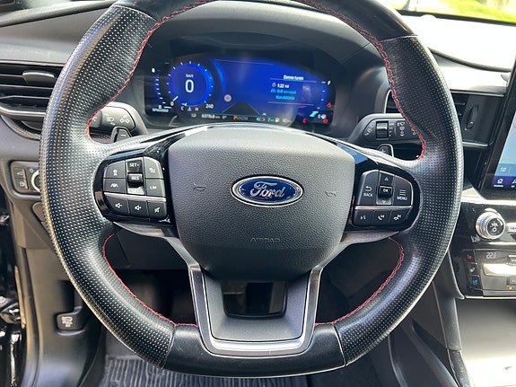 Ford Explorer 27 of 30