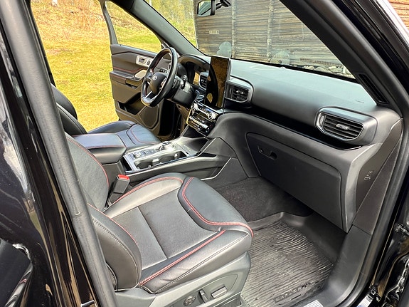 Ford Explorer 16 of 30