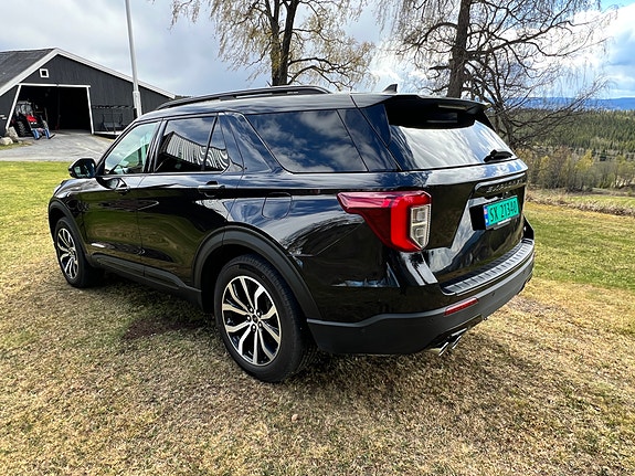 Ford Explorer 18 of 30