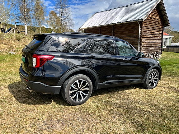 Ford Explorer 2 of 30