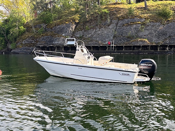 2014 Boston Whaler 190 Outrage, 200 timer.