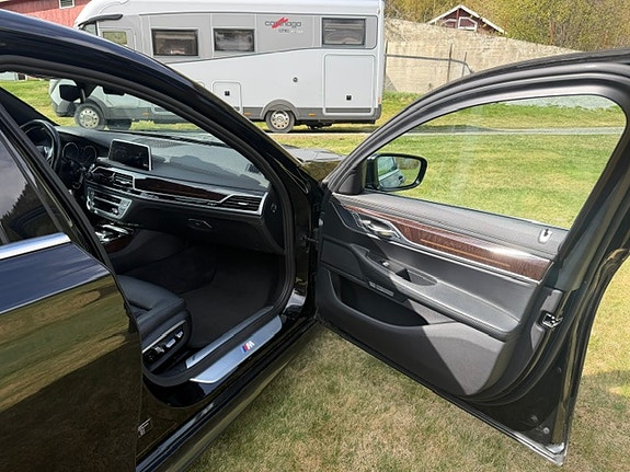 BMW 730d 14 of 16