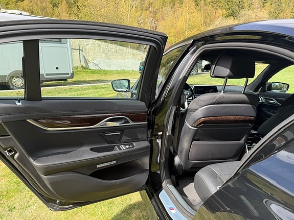 BMW 730d 9 of 16