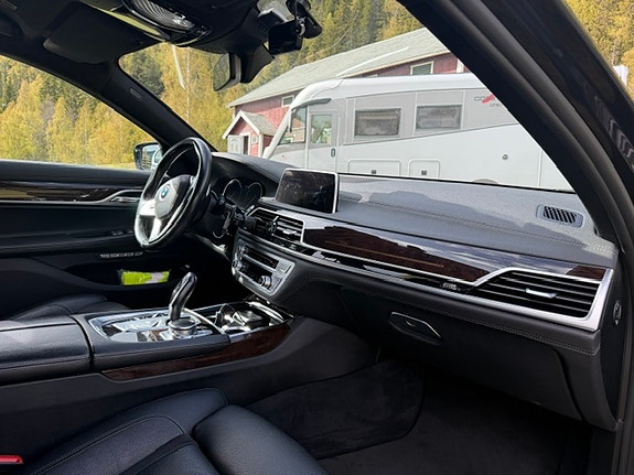 BMW 730d 13 of 16