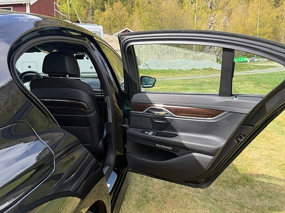 BMW 730d 10 of 16