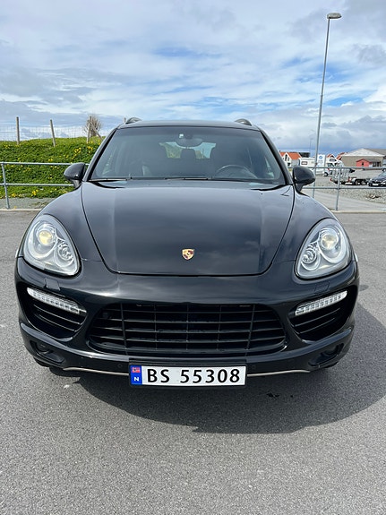 Porsche Cayenne 3 of 5