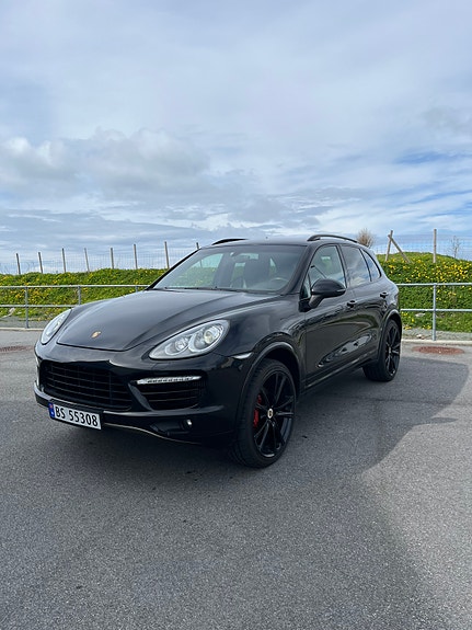 Porsche Cayenne 2 of 5