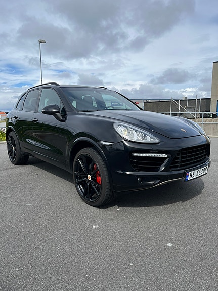 Porsche Cayenne 4 of 5