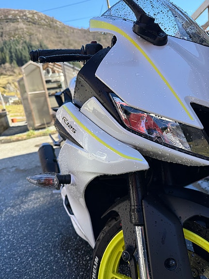Yamaha YZF-R 125 2 of 5