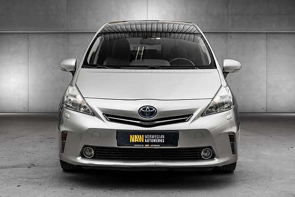 Toyota Prius 3 of 5