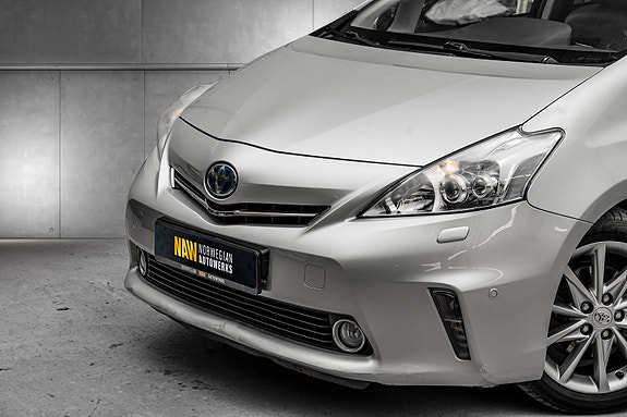 Toyota Prius 2 of 5