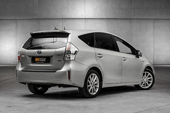 Toyota Prius 5 of 5