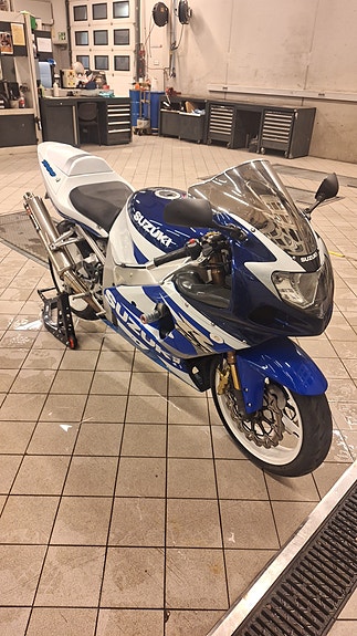 Suzuki GSX-R 1000 2 of 5