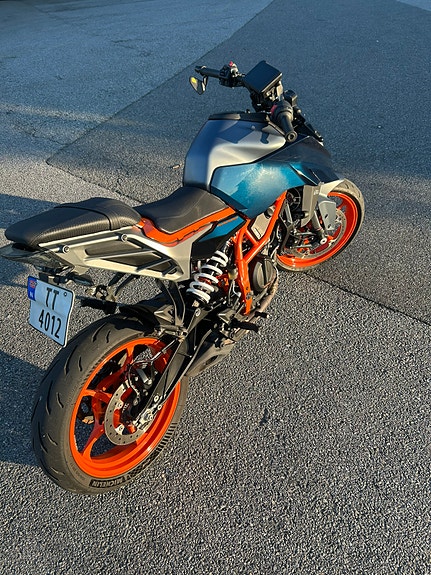KTM 390 Duke 3 of 5