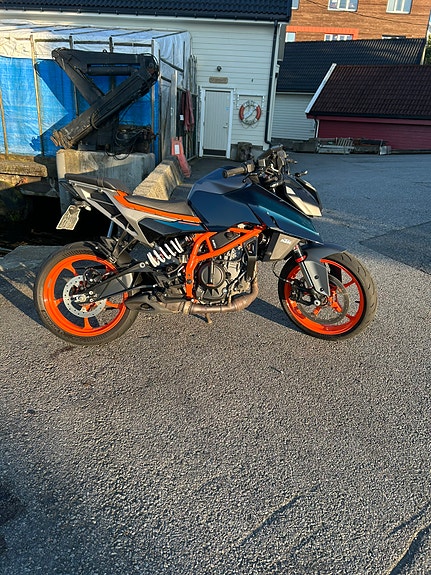 KTM 390 Duke 2 of 5