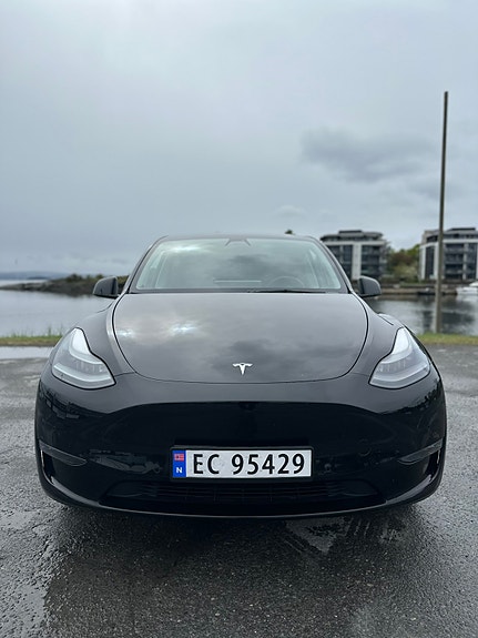 Tesla Model Y 2 of 13