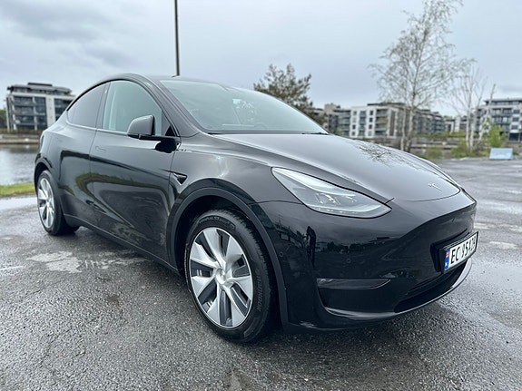 Tesla Model Y 3 of 13