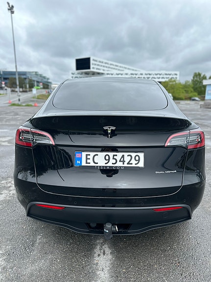 Tesla Model Y 5 of 13