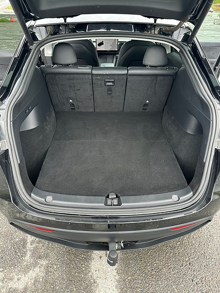 Tesla Model Y 11 of 13