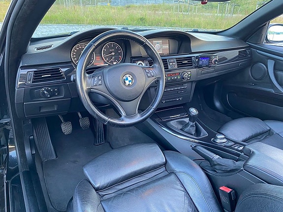BMW 320i 14 of 30