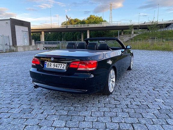 BMW 320i 29 of 30