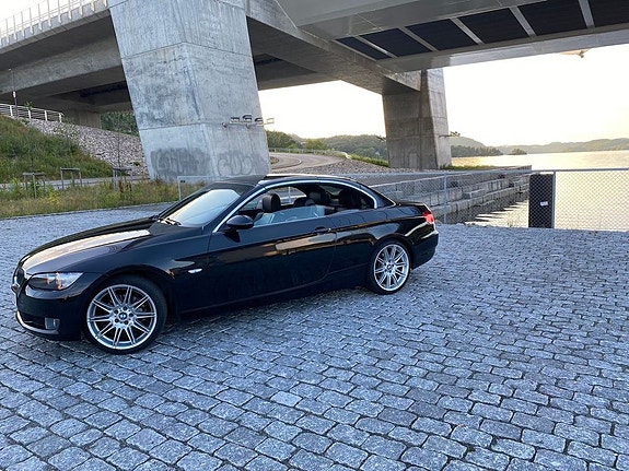 BMW 320i 13 of 30