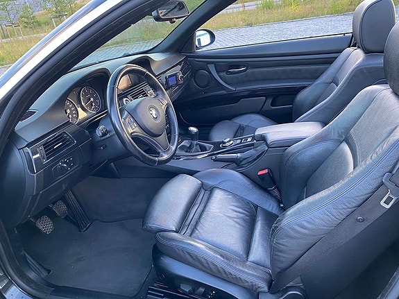 BMW 320i 23 of 30