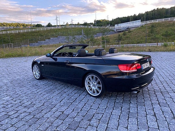 BMW 320i 30 of 30