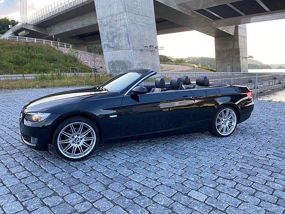 BMW 320i 28 of 30