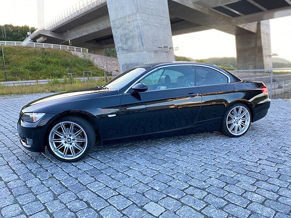 BMW 320i 12 of 30