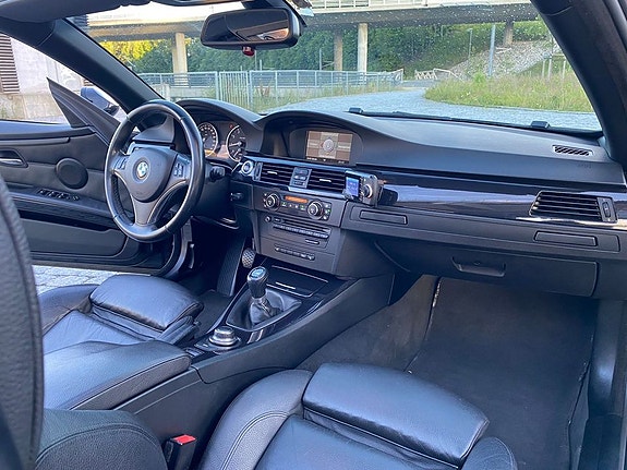 BMW 320i 19 of 30