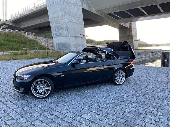 BMW 320i 11 of 30