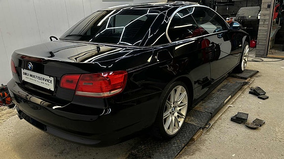 BMW 320i 2 of 30