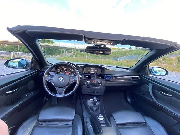 BMW 320i 27 of 30