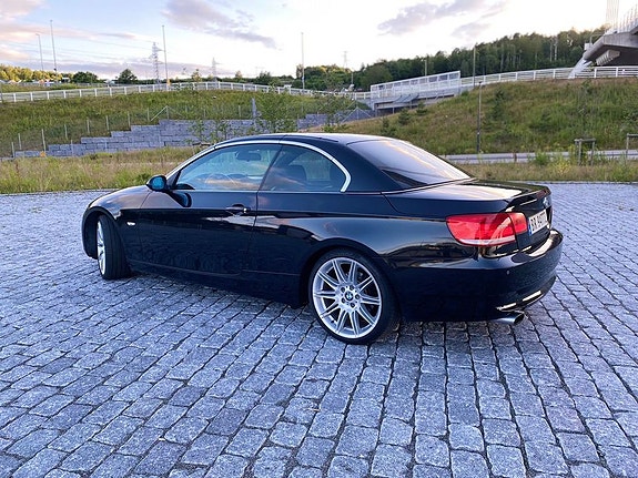 BMW 320i 9 of 30