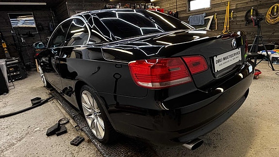 BMW 320i 5 of 30