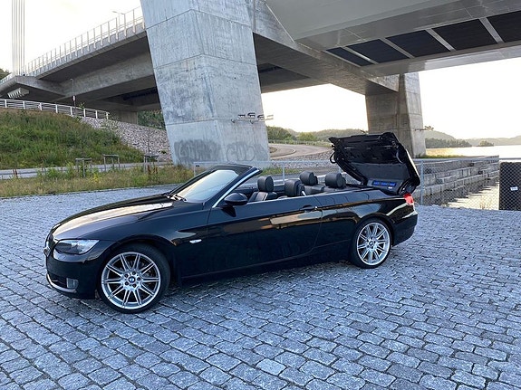 BMW 320i 15 of 30