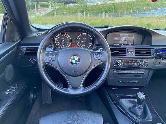 BMW 320i 22 of 30