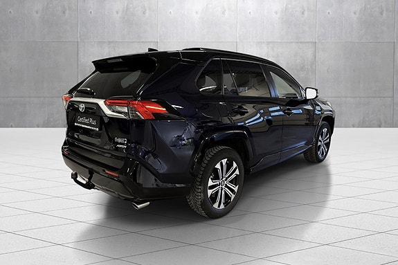 Toyota RAV4 Plug-in Hybrid 5 of 5